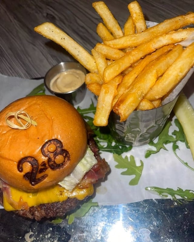 Barrel 28 Burger.