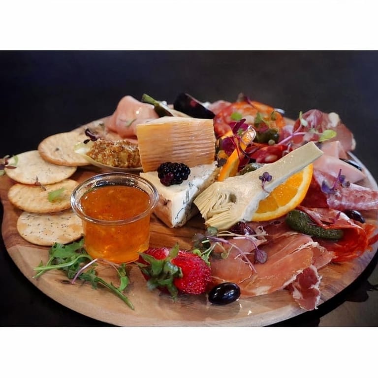 Authentic Italian Flavors: Pizza, Pasta, and More